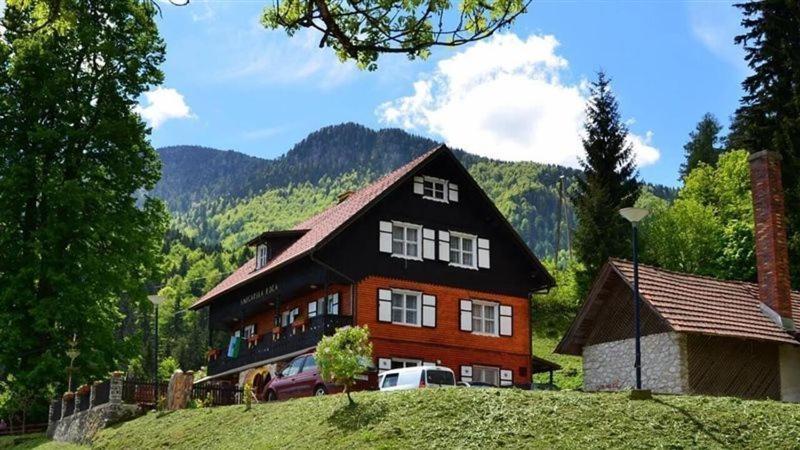 Bed and Breakfast Smucarska Koca Kotlje Zewnętrze zdjęcie